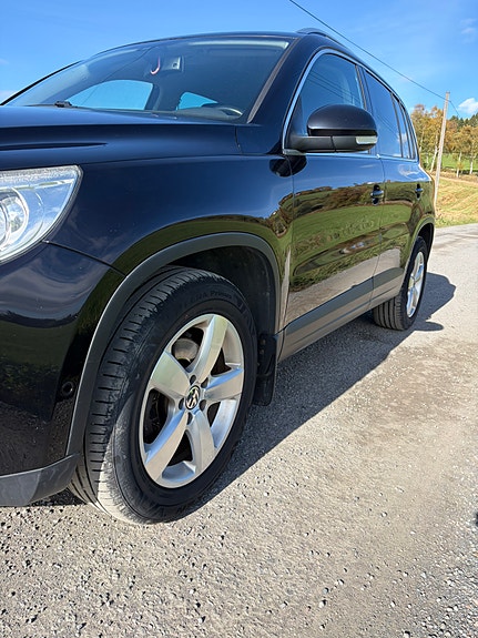 Volkswagen Tiguan 2 of 30