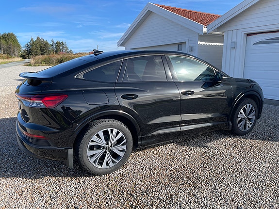 Audi Q4 e-tron 6 of 25