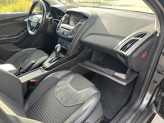 Ford Focus 13 of 30