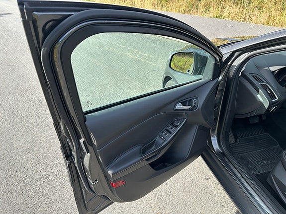 Ford Focus 10 of 30