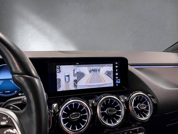 Mercedes-Benz EQA300 24 of 30