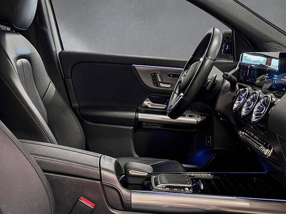 Mercedes-Benz EQA300 14 of 30