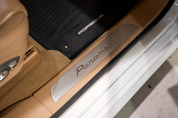 Porsche Panamera 26 of 30