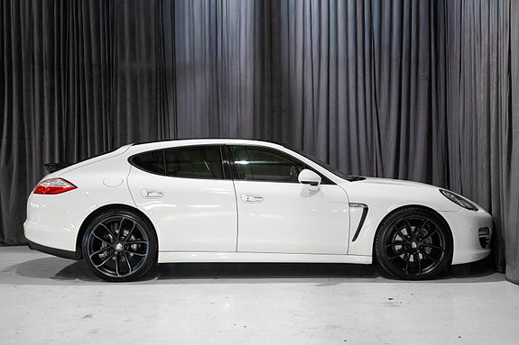 Porsche Panamera 4 of 30