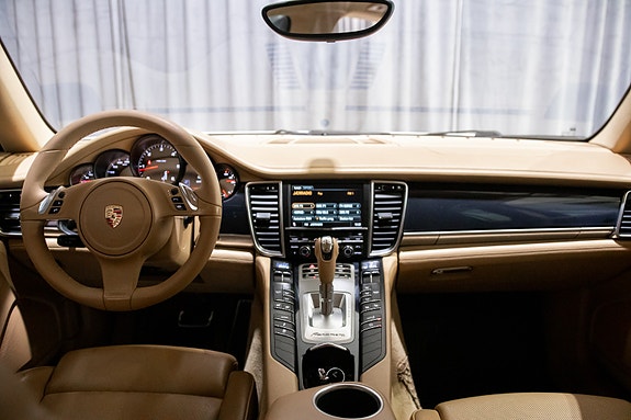 Porsche Panamera 23 of 30