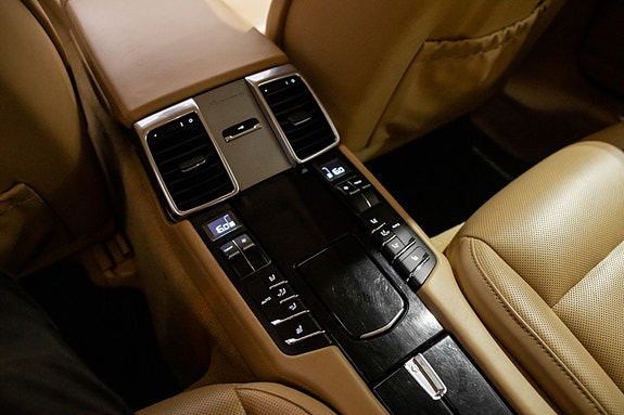 Porsche Panamera 28 of 30