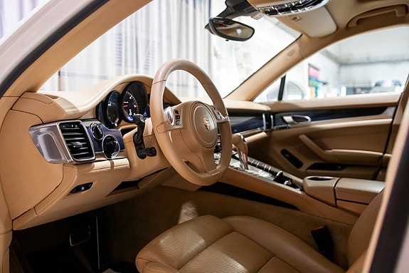 Porsche Panamera 22 of 30
