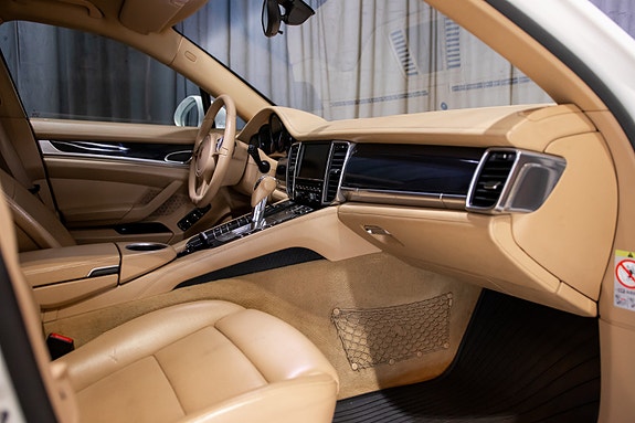 Porsche Panamera 24 of 30