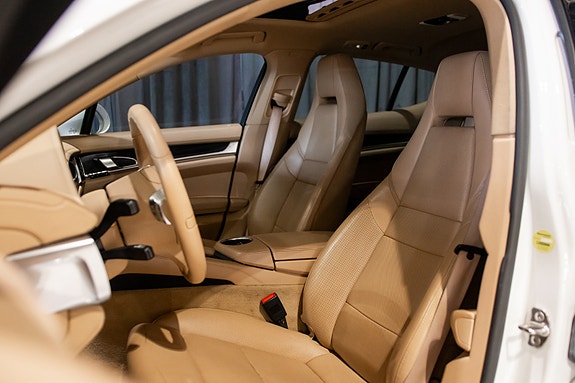 Porsche Panamera 19 of 30