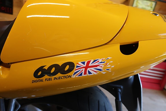 Triumph TT 600 20 of 25