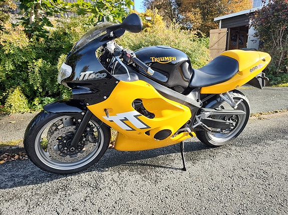 Triumph TT 600 2 of 25