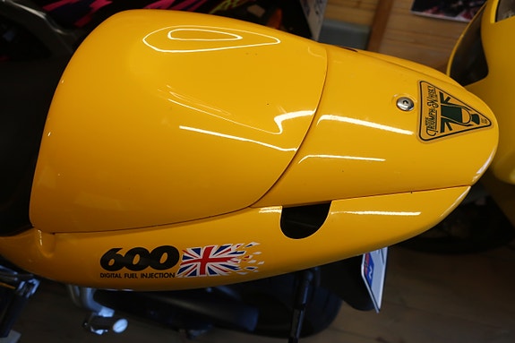 Triumph TT 600 5 of 25