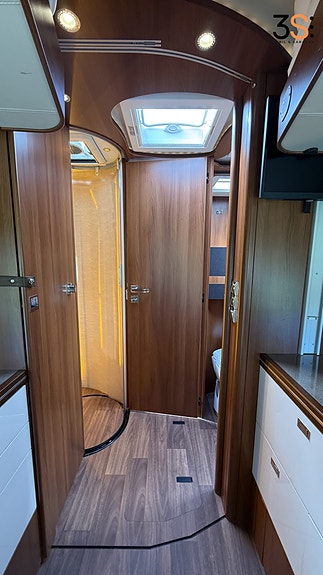 Carthago E-Liner 53 L | 177HK | 9 trinns Automat | Fullspekket toppmodell | Solcelle | Hydrauliske støtteben | Toaletttank | m.m. 20 of 30