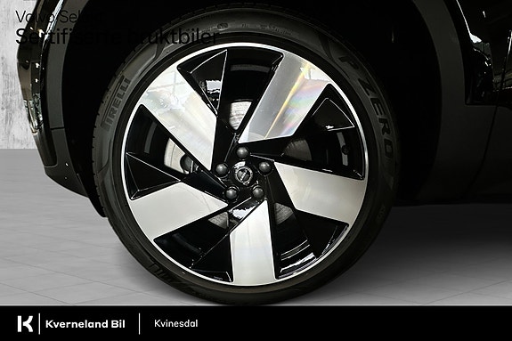 Volvo EX40 9 of 30