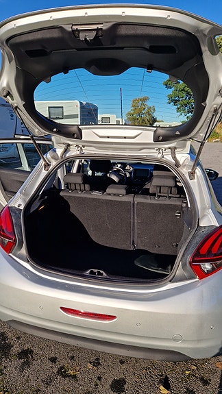 Peugeot 208 19 of 24