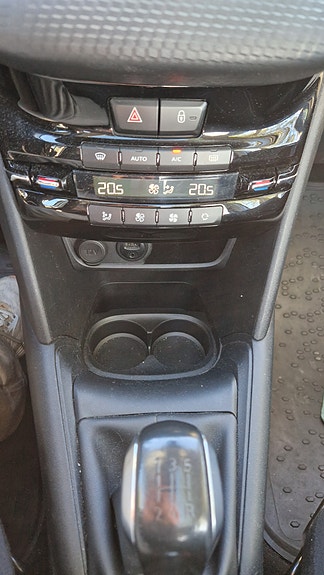 Peugeot 208 20 of 24