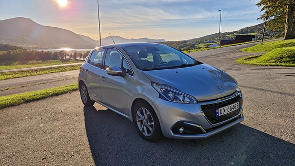 Peugeot 208 2 of 24