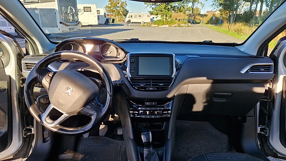 Peugeot 208 14 of 24