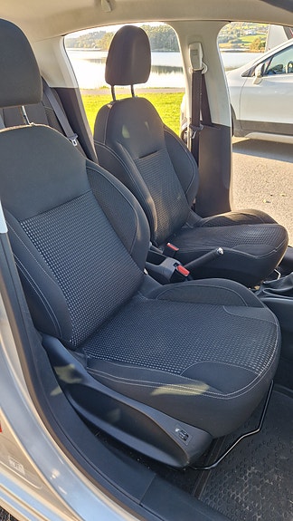 Peugeot 208 8 of 24