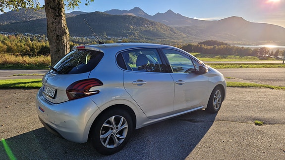 Peugeot 208 4 of 24