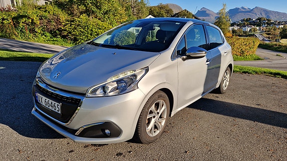 Peugeot 208 3 of 24