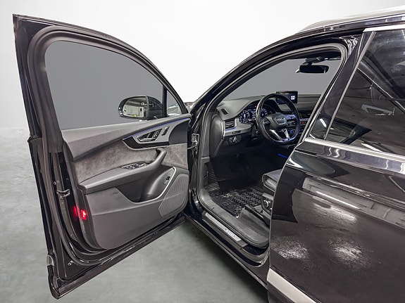 Audi Q7 9 of 30