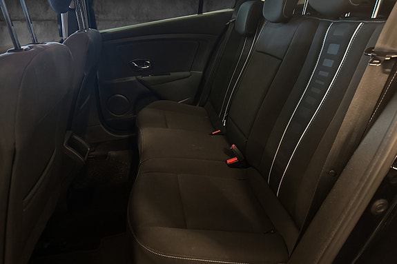Renault Megane 12 of 17