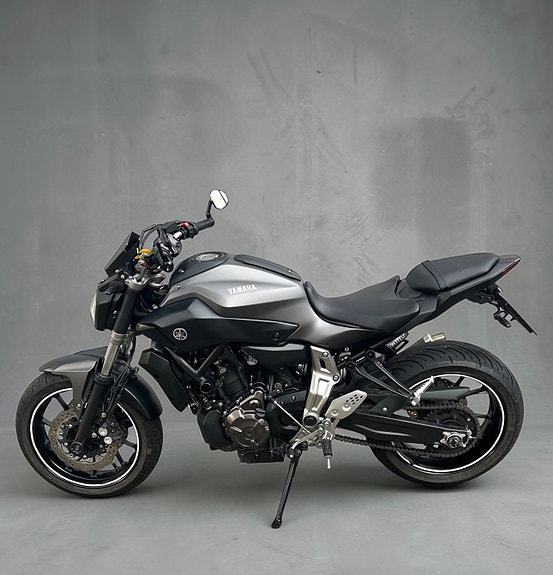 Yamaha MT-07 2 of 7