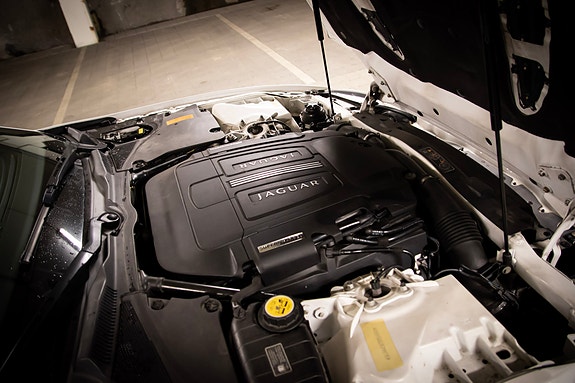 Jaguar XKR 18 of 28