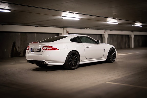 Jaguar XKR 7 of 28