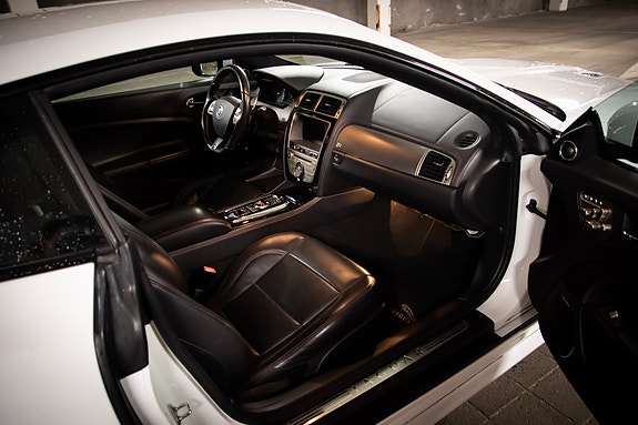 Jaguar XKR 14 of 28