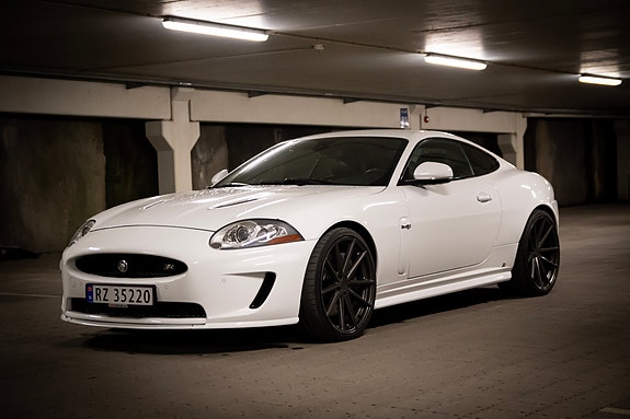 Jaguar XKR 3 of 28