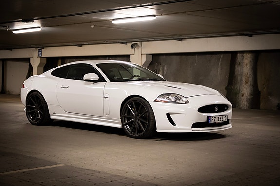 Jaguar XKR 9 of 28