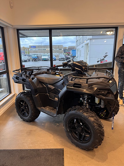 Polaris SPORTSMAN 570 EPS BLACK EDITION 2 of 6