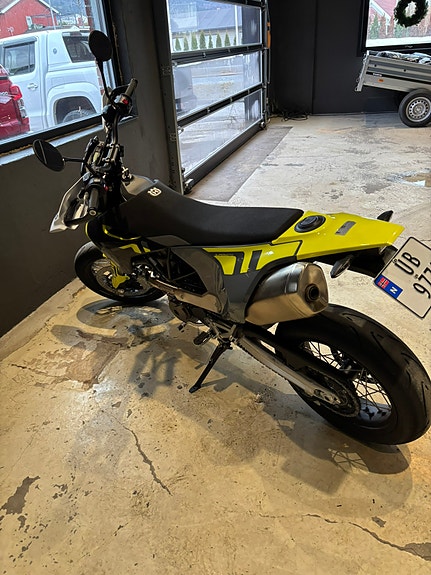 Husqvarna 701 Supermoto 4 of 4
