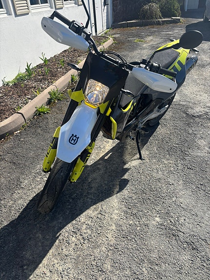 Husqvarna 701 Supermoto 2 of 4