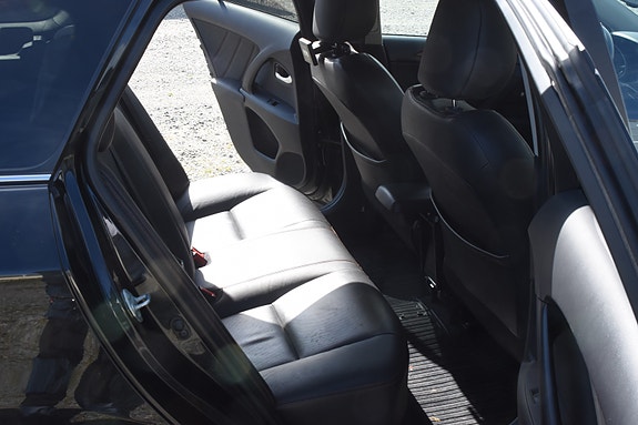 Toyota Avensis 16 of 22