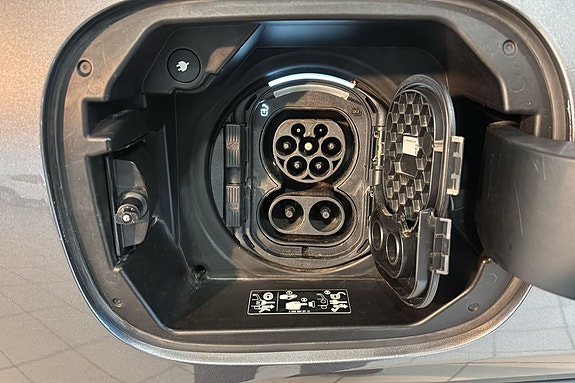 Mercedes-Benz EQA300 9 of 24