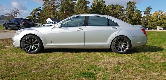 Mercedes-Benz S550 3 of 12