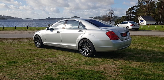 Mercedes-Benz S550 2 of 12