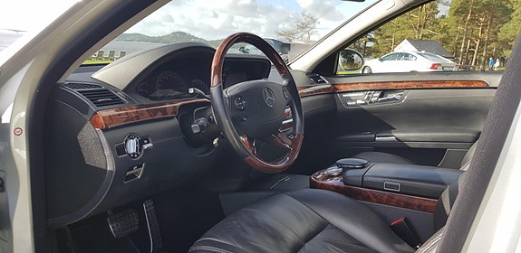 Mercedes-Benz S550 6 of 12