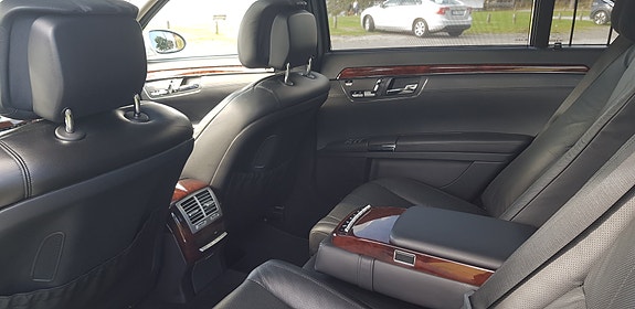 Mercedes-Benz S550 8 of 12