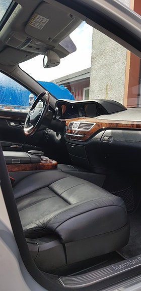 Mercedes-Benz S550 7 of 12