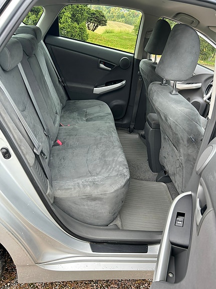 Toyota Prius 8 of 20