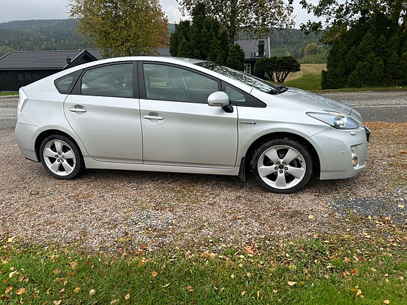 Toyota Prius 2 of 20