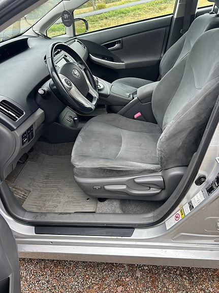 Toyota Prius 5 of 20