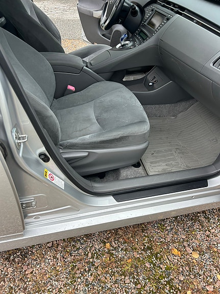 Toyota Prius 7 of 20