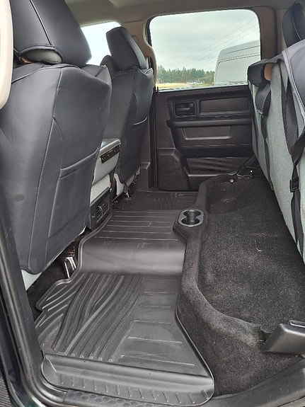 Dodge RAM 1500 10 of 13