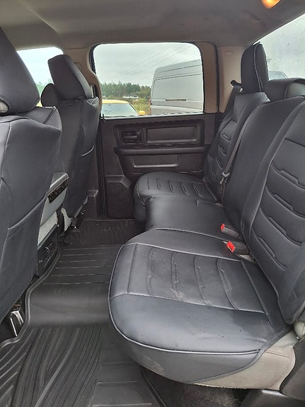 Dodge RAM 1500 11 of 13