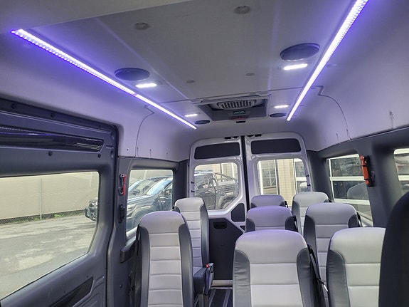 Volkswagen Crafter 10 seter 16 of 17